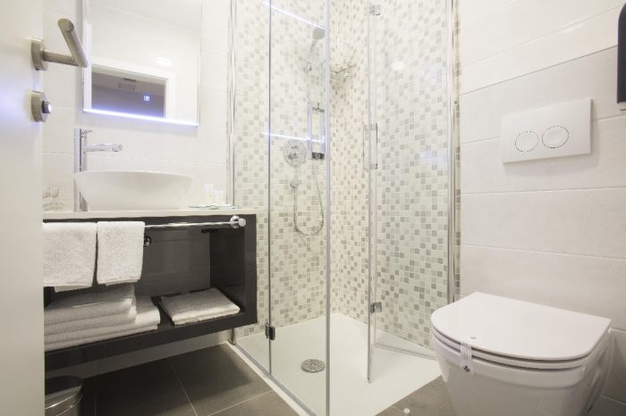 Deluxe Room with Balcony 4 Deluxe Room with Balcony bathroom Intermezzo Hotels in Pag