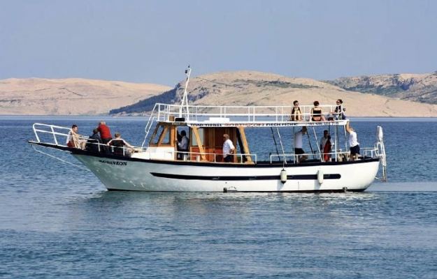 Boat Excursion Intermezzo Hotels in Pag Services